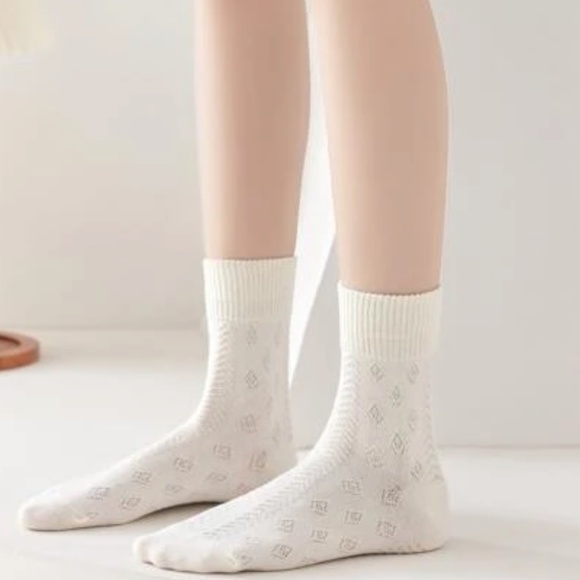 Neutral Tone Minimalist Knit Ankle Socks Set - Picture 4 of 5